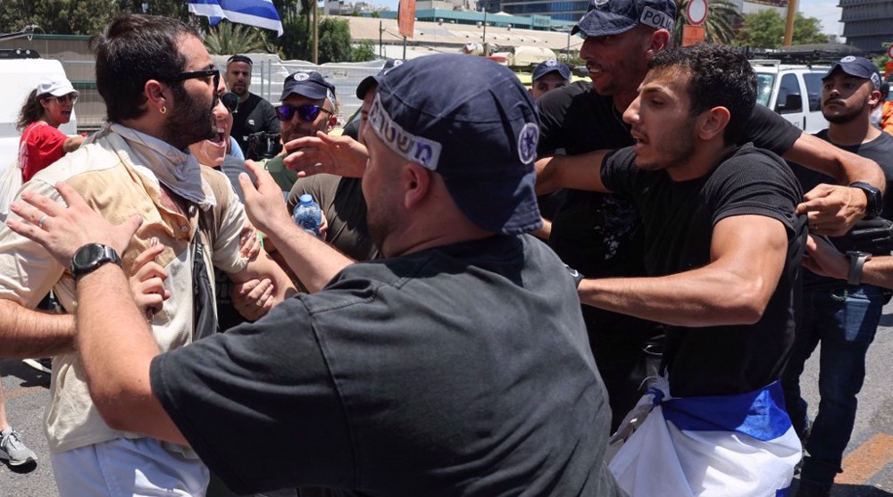 Israeli protesters block highways as anti-regime rallies drag on