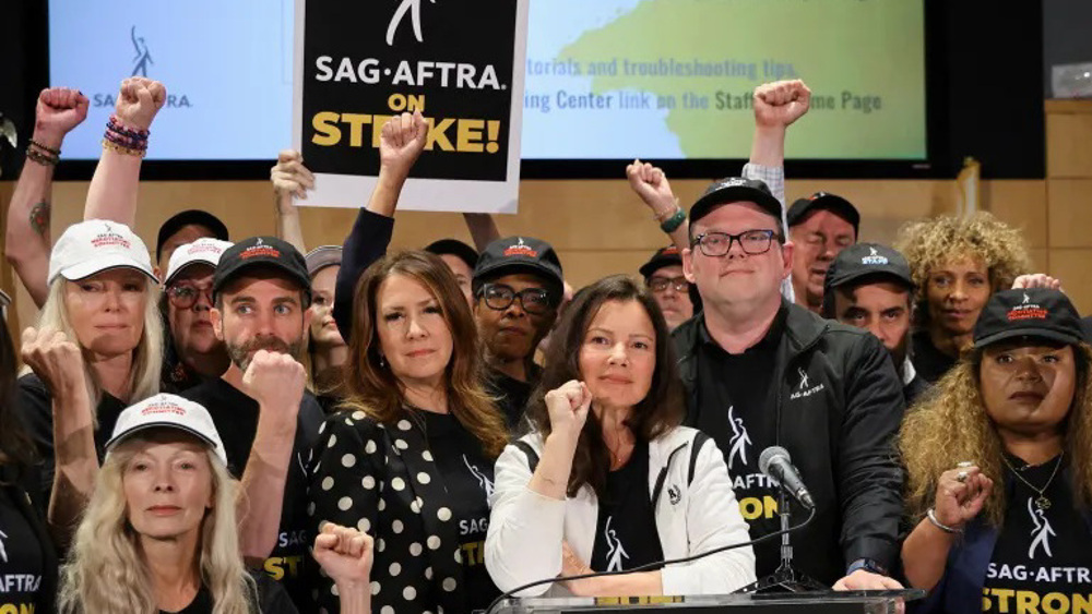 Hollywood stars go on strike over pay, Al worries