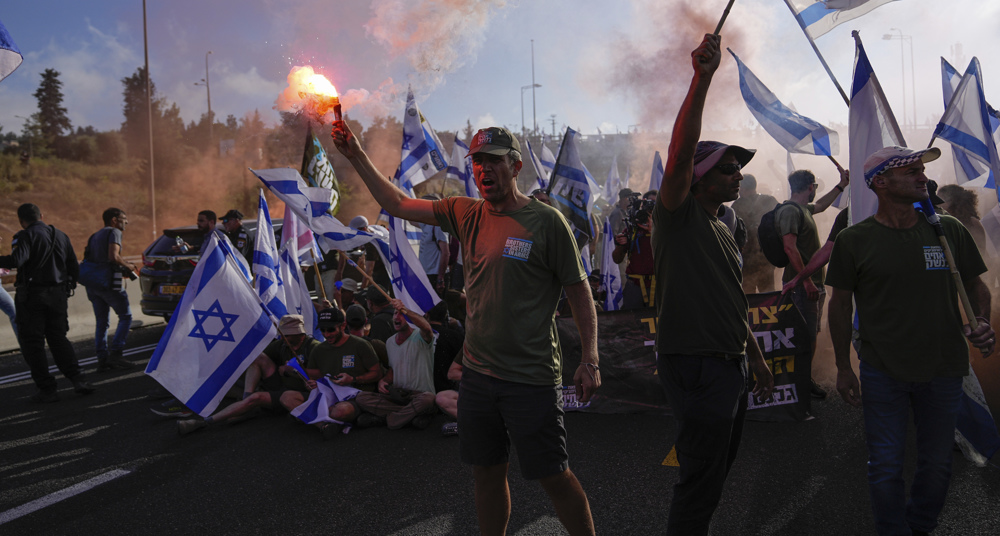 Israeli reserve doctors suspend military services in anti-Netanyahu protest
