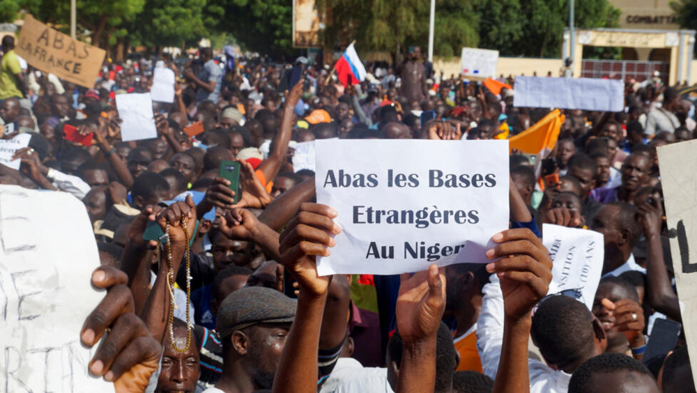 Niger: des milliers de manifestants devant l’ambassade de France à Niamey