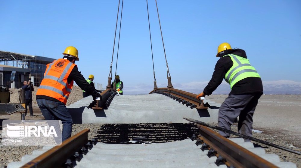 Iran, Russia sign contract to start works on railway project
