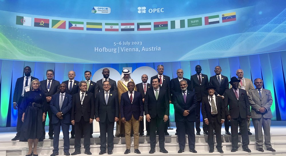 Iran, Saudi ministers discuss joint investment in oil, gas industry