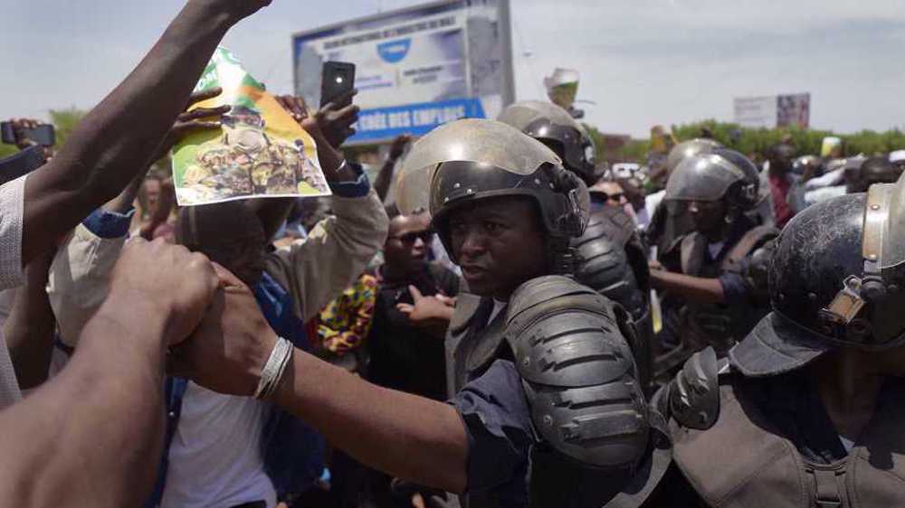 France, Mali suspend issuing visas to each other's citizens