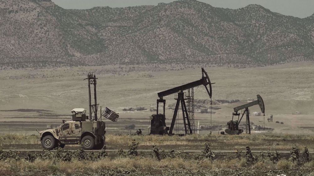 US smuggles new batch of Syrian oil, crops to bases in Iraq