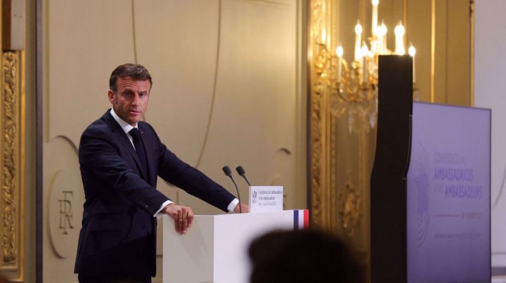 Macron: l’ambassadeur de France reste en poste au Niger