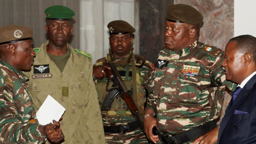 Niger junta meets with Nigerian envoys, raising hopes of dialog
