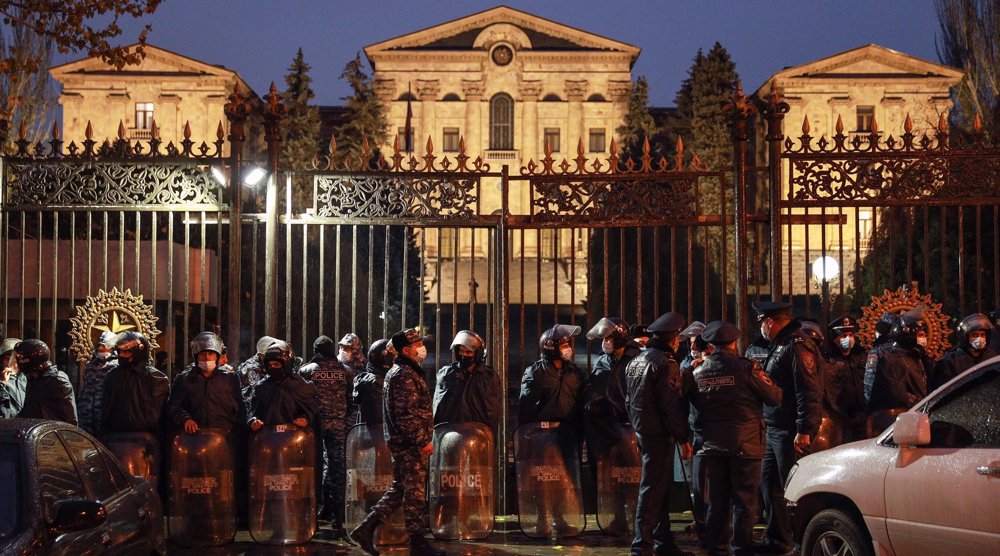 Conflit du Haut-Karabakh: les Arméniens protestent contre le gouvernement 
