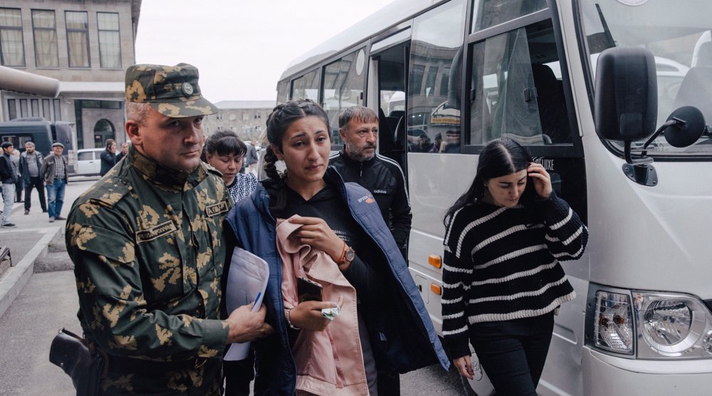 Le premier groupe de réfugiés du Karabakh entre en Arménie
