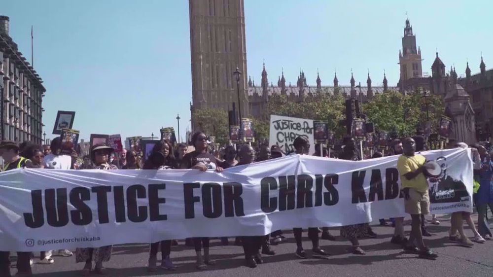Un policier britannique accusé du meurtre d’un jeune homme noir
