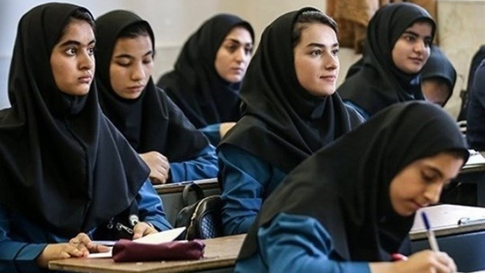 Rentrée scolaire en Iran: les élèves célèbrent la réouverture des écoles