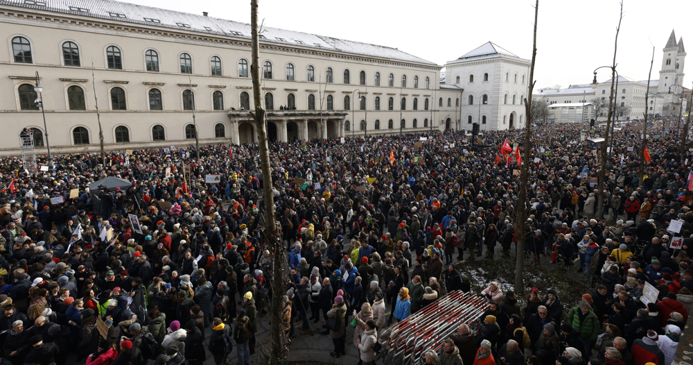 Tens of thousands Germans protest against far-right AfD party in Munich