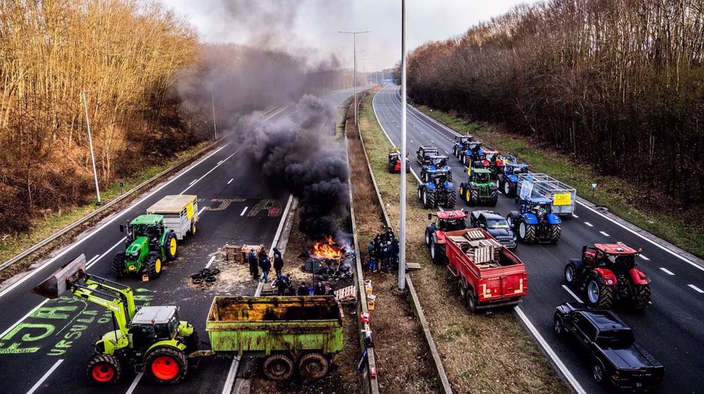 Colère des agriculteurs en France: le «siège» de Paris a démarré