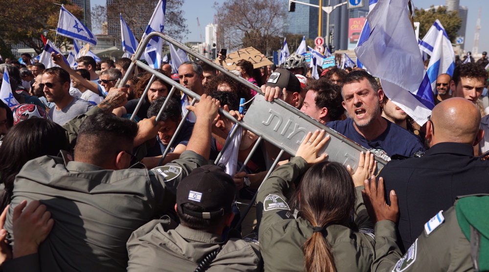 Israël: des manifestants bloquent l’entrée à la Knesset