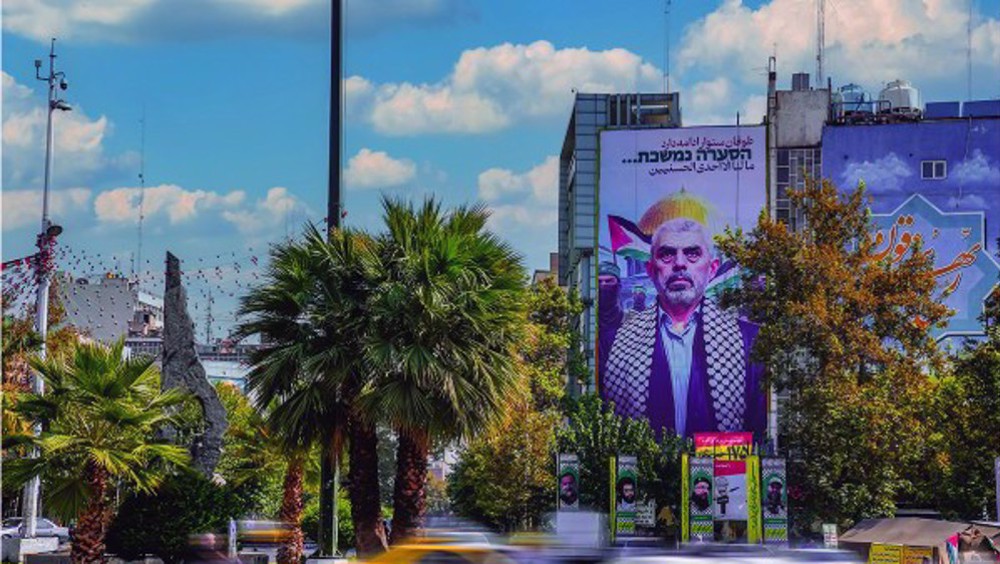 Iran : des fresques murales rendent hommage à Yahya Sinwar
