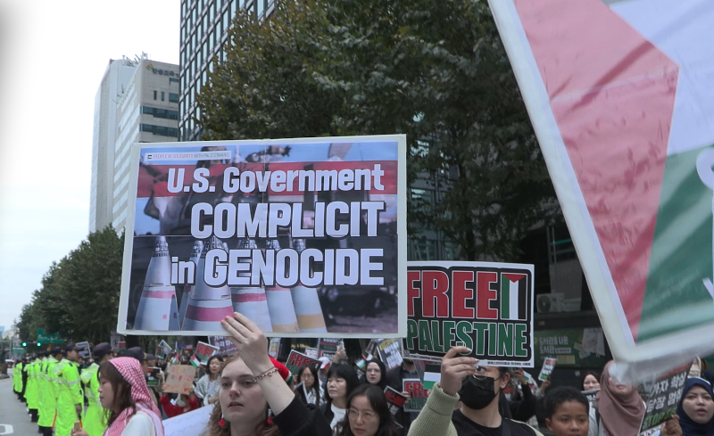 Palestinian supporters march through Seoul for second day