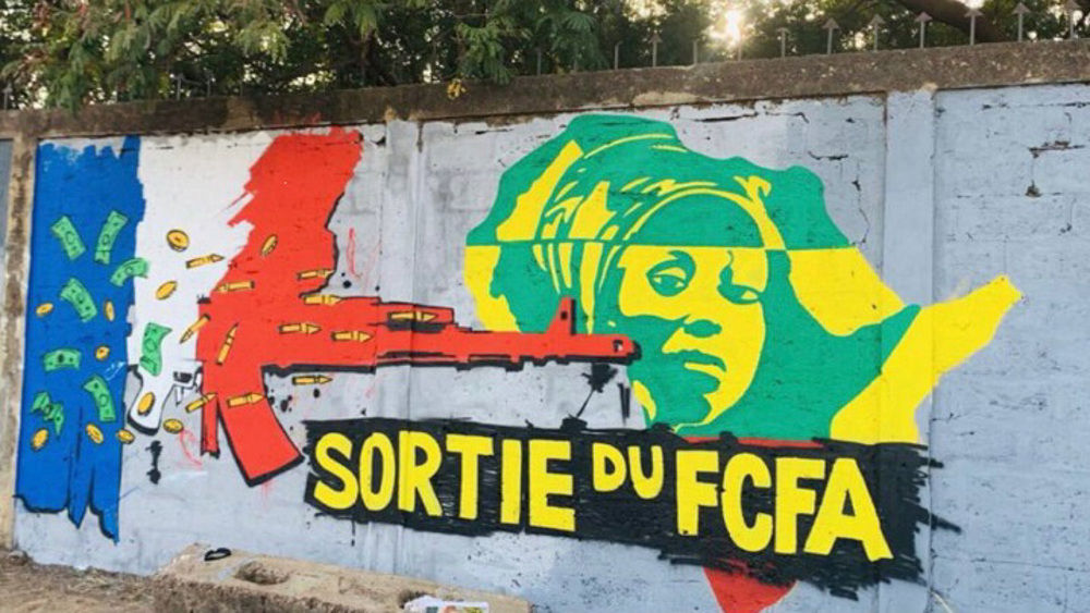 Burkina: les murs s’élèvent contre le franc CFA, symbole de néocolonialisme