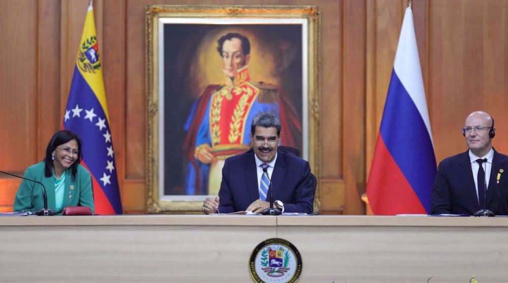 Venezuela, Russia sign new energy, defense deals