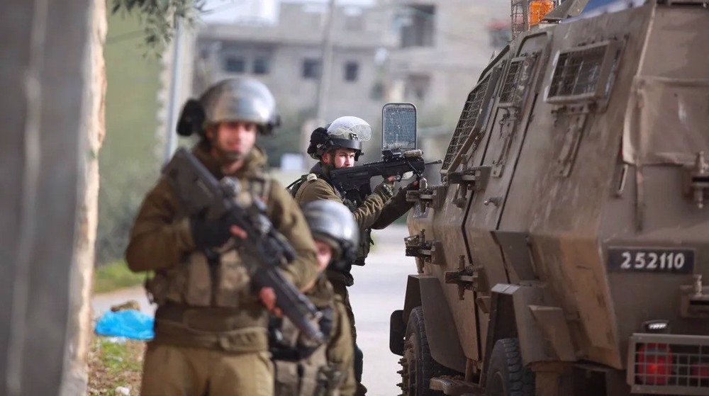 Israeli forces shoot Palestinian child, abduct two in West Bank