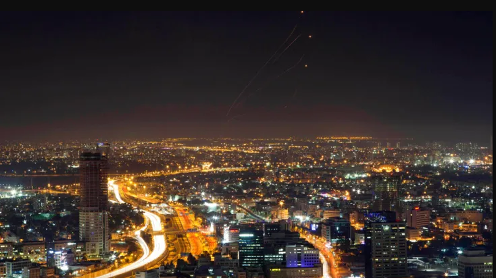 20 settlers injured as Yemeni ballistic missile hits Tel Aviv 