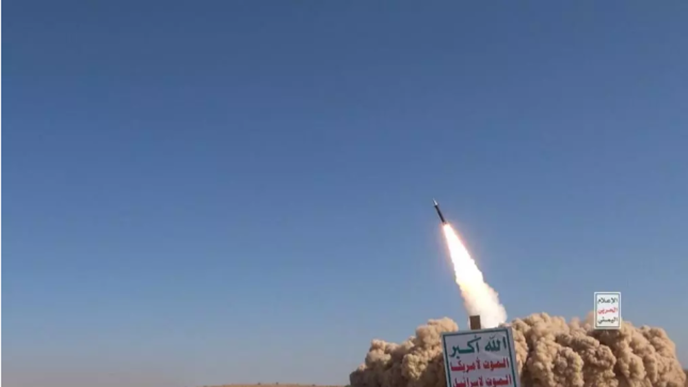 'Hypersonic' Yemeni missile hits Tel Aviv after Israeli airstrikes 