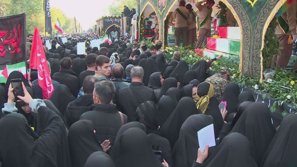 Nationwide mass funeral honors 300 unknown martyrs of Iran-Iraq war 