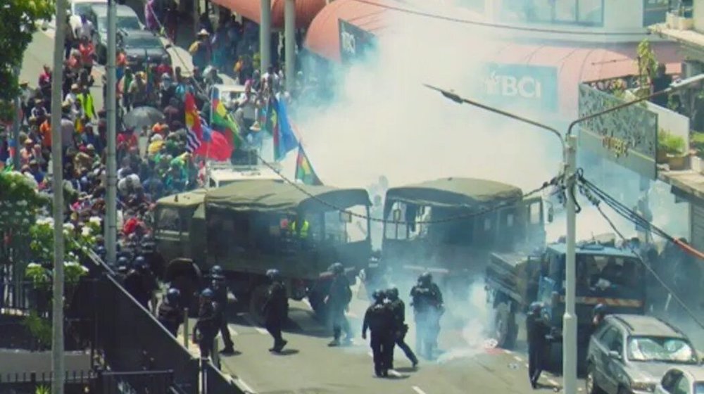 Pro-independence New Caledonians clash with police as French ministers visit 