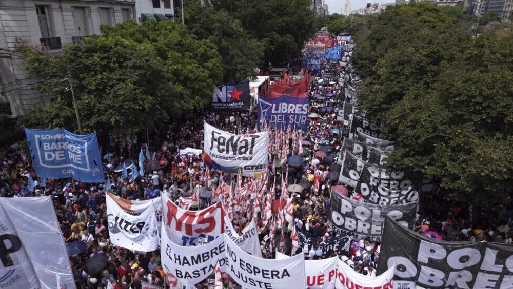 Thousands rally against rising hunger in Argentina amid austerity measures
