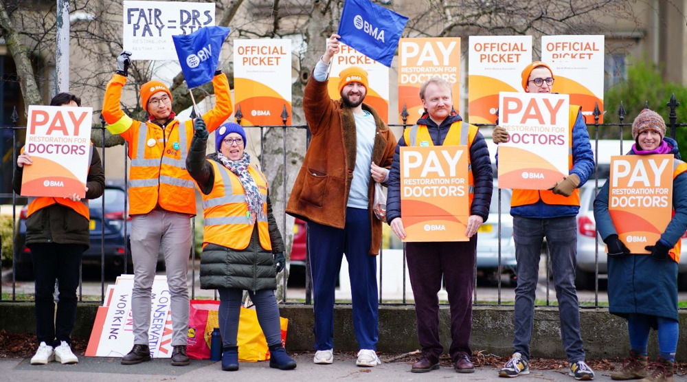 UK junior doctors walk out again over pay row