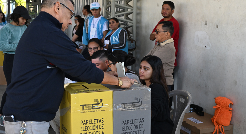 Salvadorans cast their vote amid general election
