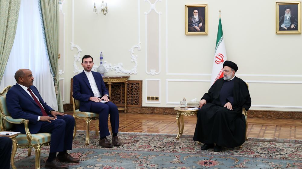 Raeisi: Iran supports distancing of countries from Israel 