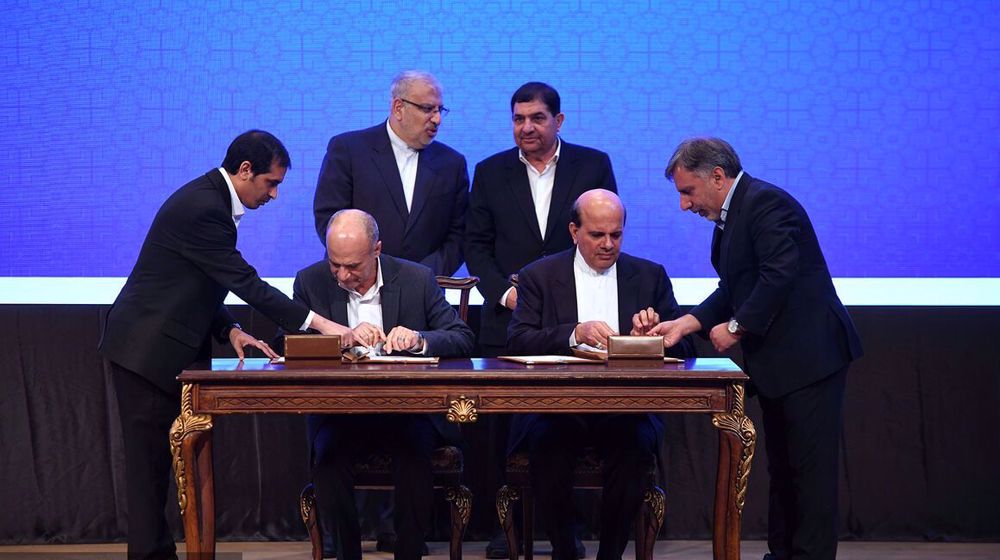 Iran awards ‘historic’ oil contracts to domestic companies