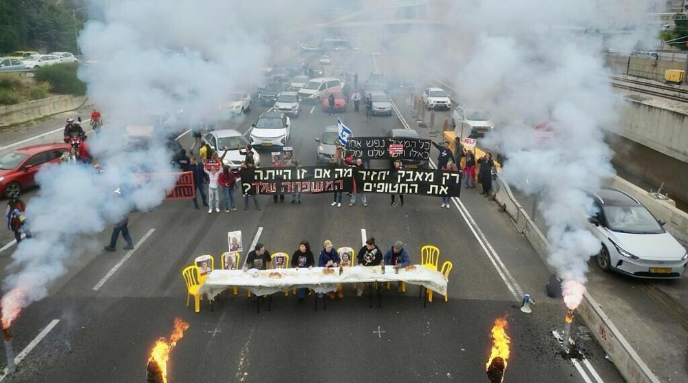 Des manifestants israéliens bloquent les routes à Tel-Aviv 