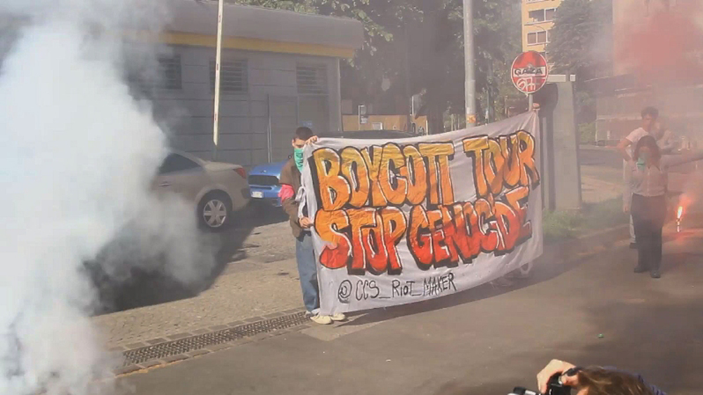 Hundreds of students take to streets in Milan in support of Palestine