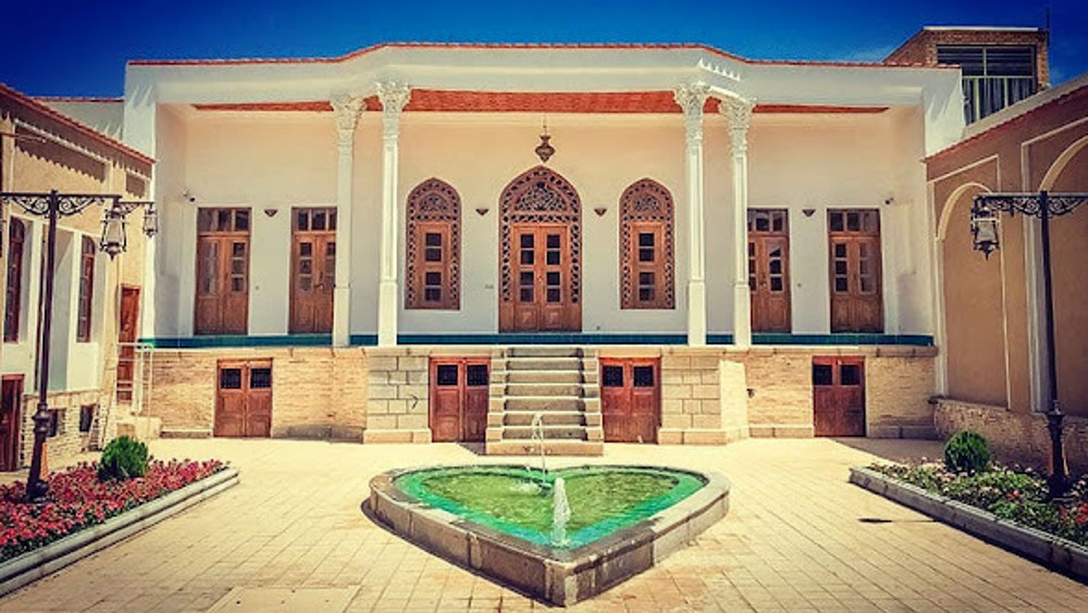 An Insider’s View of the Country: Najafabad and Mas'oudiyeh Palace