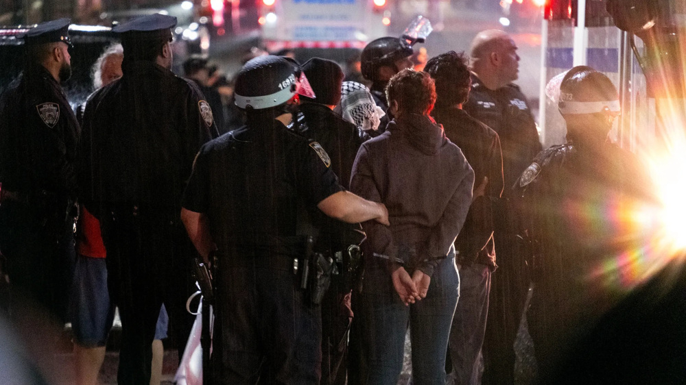 NYC police storm Columbia University as violent clashes erupt at California University 