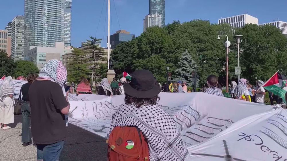 Giant Keffiyeh revealed at Ontario Legislature