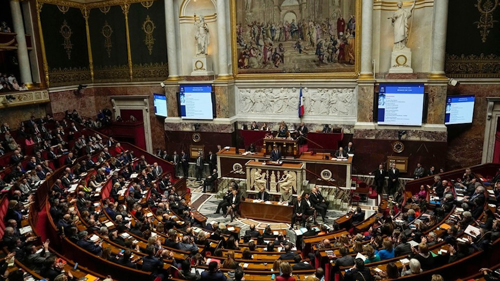Macron fait le pari de la dissolution après son échec aux Européennes