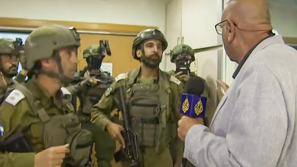 Fermeture par Israël du bureau d'Al-Jazeera à Ramallah (Reportage)