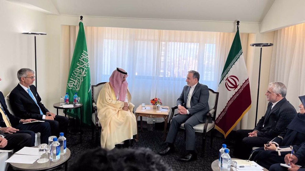 Iranian, Saudi FMs meet in New York, discuss ties, key regional issues