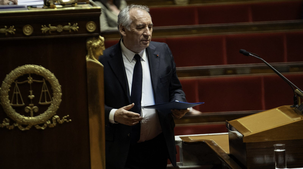 France: le Premier ministre survit à la première motion de censure du Parlement