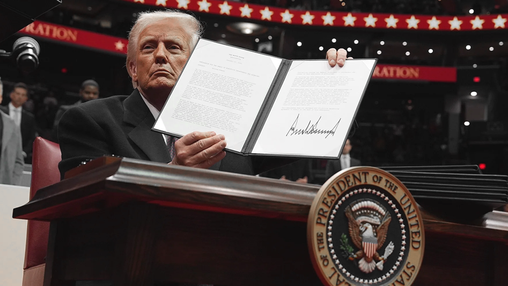 Trump announces purge of over 1,000 Biden appointees