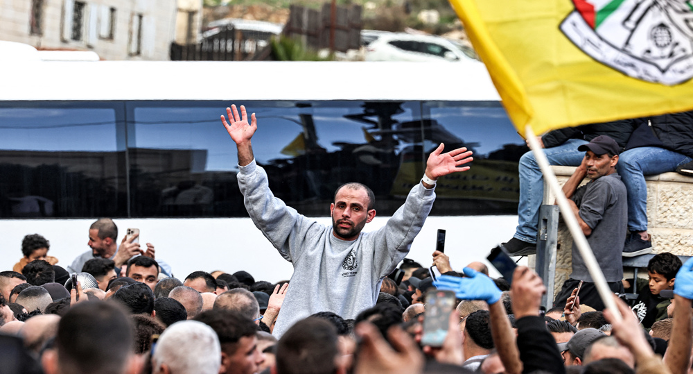 200 Palestinian abductees released in exchange for 4 Israeli soldiers 