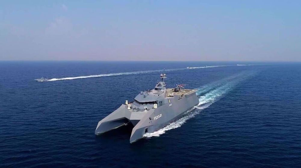 La marine du CGRI tire des missiles guidés par intelligence artificielle 