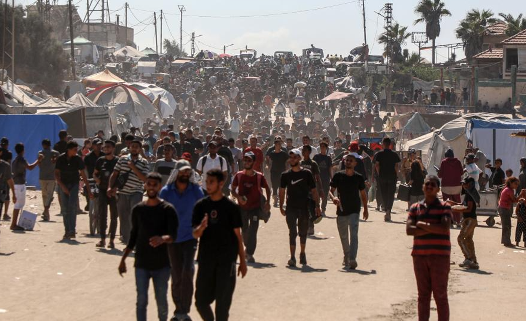 Displaced Palestinians return to Gaza City amid ruins