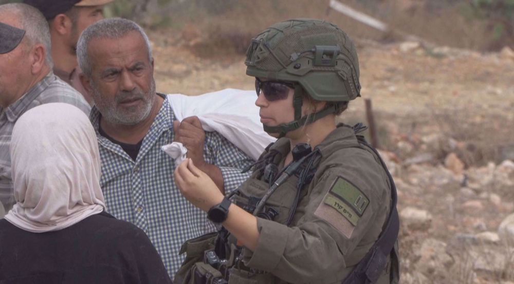 Israeli army blocks Palestinian farmers from harvesting their olives