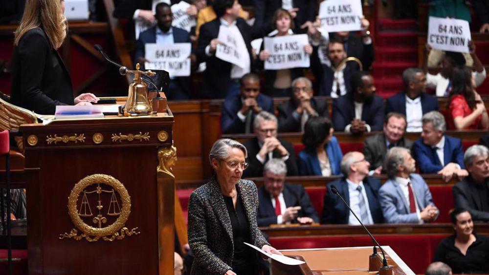 France: l'ex-Première ministre refuse de désavouer sa réforme des retraites