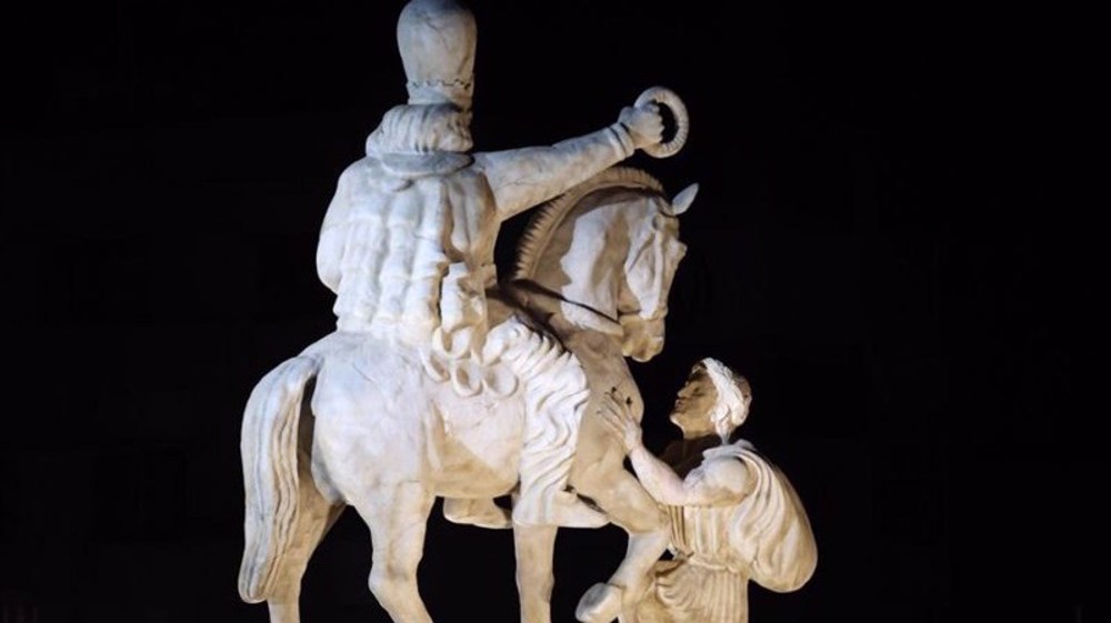 ‘Kneel Before Iran’ statue unveiled in Tehran’s iconic square