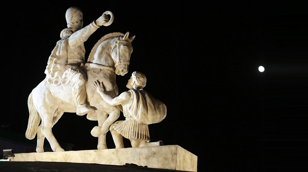 Iran heroes commemorated at statue unveiling ceremony