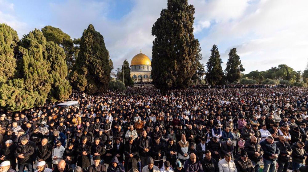 Près de 120 000 Palestiniens ont prié à la Mosquée Al-Aqsa pour l'Aïd al-Fitr