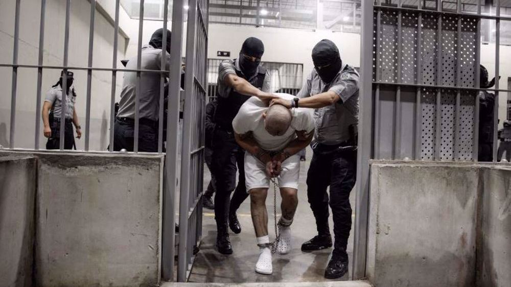 Trump sends more migrants to El Salvador prisons despite court dispute 